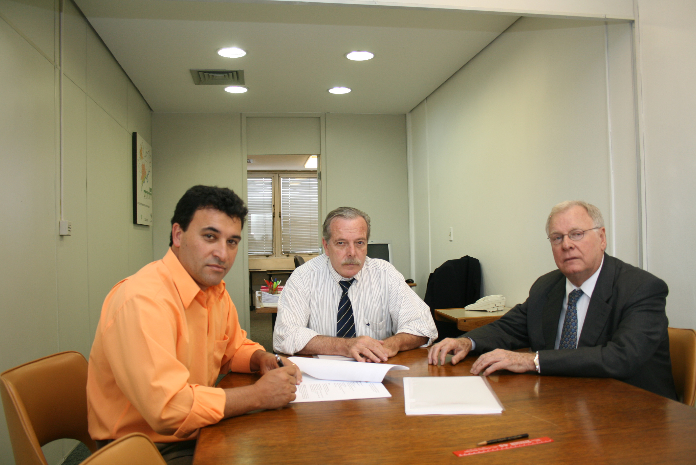 Deputado Galvo consegue verba para construo de novo cemitrio<a style='float:right;color:#ccc' href='https://www3.al.sp.gov.br/repositorio/noticia/03-2008/ESTEVAM GALVAO CEMITERIO.jpg' target=_blank><i class='bi bi-zoom-in'></i> Clique para ver a imagem </a>